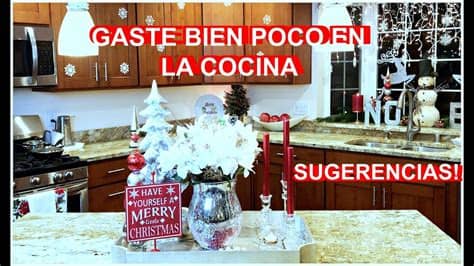 Una isla es otra buena opción para las cocinas pequeñas, ya que sirve como un espacio adicional para ordenar nuestra cocina y, también, para decorarla con diferentes accesorios. IDEAS PARA DECORAR LA COCINA EN NAVIDAD | COMO DECORAR UNA ...