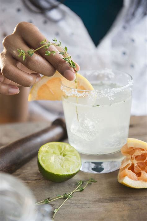 Add the vodka and sliced grapes. 5 Cocktails Made with Limoncello: The Ultimate Summer ...