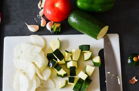 Les abats ne sont pas sans noblesse. Côte de bette et courgette en sauce - Marine Boni ...