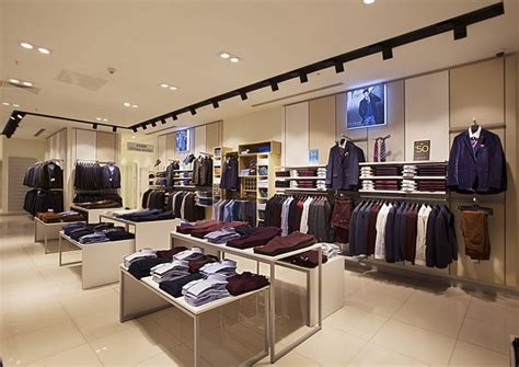 Солидный дизайн магазина классической мужской одежды Store Design