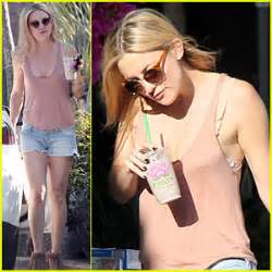 Kate Hudson Shows Off Legs For Days In Daisy Dukes Kate Hudson Just Jared Celebrity News