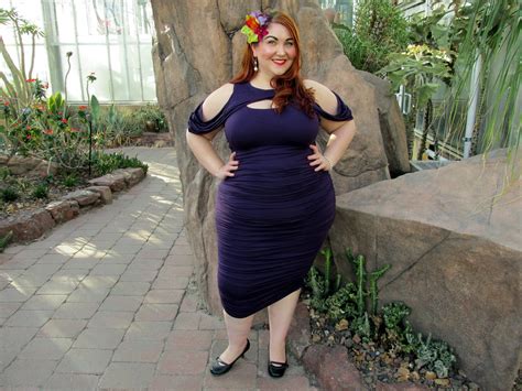 Sassy Scarlet Bodycon Beauty My Review Of The Kiyonna Bianca Ruched Dress