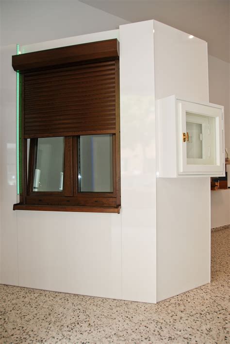 Das war die aufgabe an passanten in einem shoppingcenter. FENSTER-HAUS Schauraum