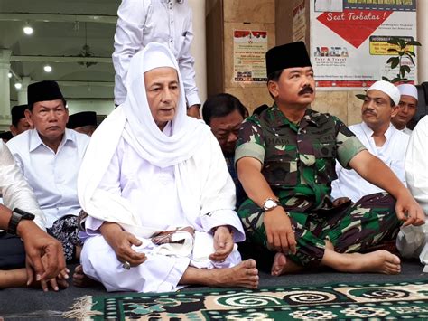 Panglima TNI Hadi Tjahjanto Hadiri Ngaji Kliwonan Habib Luthfi