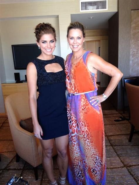 Alex Morgan And Her Mom Before The 2013 Espys Alex Morgan Soccer Girl Probs Soccer Girl