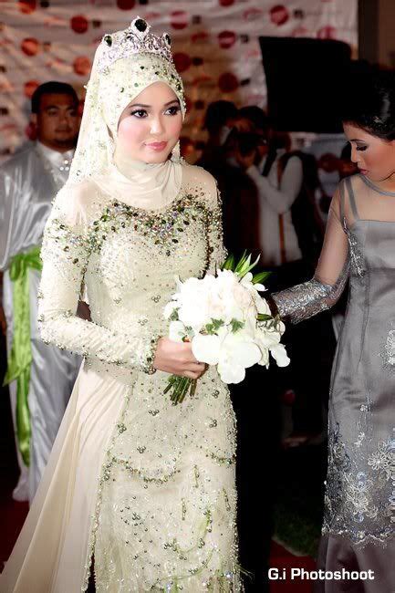 Search the worlds information including webpages images videos and more. Malaysian wedding dress | Traditional wedding dresses ...