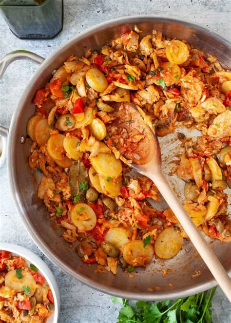 Escurrir bien y secar con papel de cocina. Bacalao a la Vizcaina (Basque Style Stewed Salted Cod ...