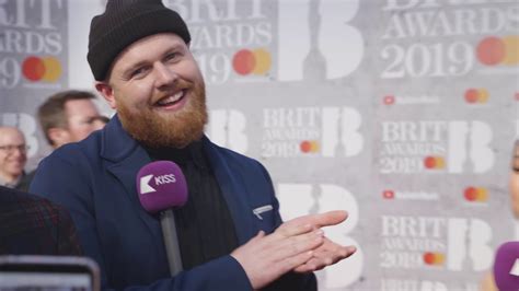tom walker showcases his brits winning face and teases new album release at the 2019 brits youtube