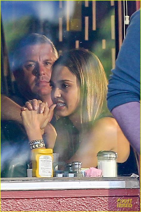 Jessica Alba And Cash Warren Kissing Before Lunch Photo 2922501 Cash