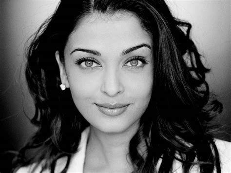A collection of aish wallpapers with a nice beat playing. 21 Miss World actress Aishwarya Rai Wallpapers