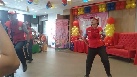 Jollibee Birthday Party Employee Dance A Princess That Share A