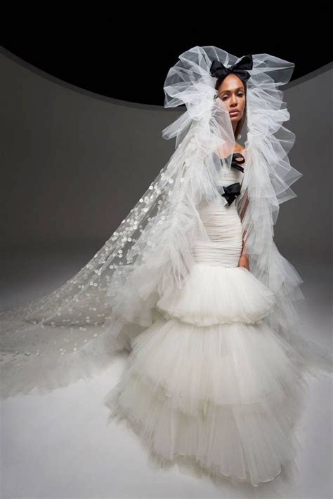 It's officially time to pull out the 2021 fashion trends list to see what you need to invest in this season, and what may already be in your closet. 2021 Fashion Trends: Best Haute Couture Looks for Winter ...