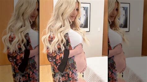 Why Tori Spelling S April Fools Day Post Has The Internet Seeing Red