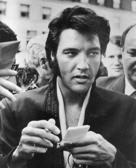 Elvis Presley Photo´s Blog 3 1970 1977 Signing Autographs In Detroit