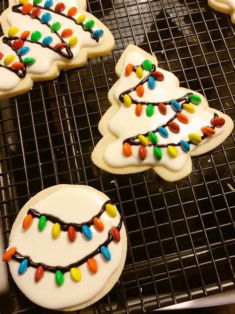 Celebrate the season with 40 christmas cookie recipes you'll love from your favorite trusted bloggers. Santa's Favorite Cookies - Christmas Lights Sugar Cookies ...
