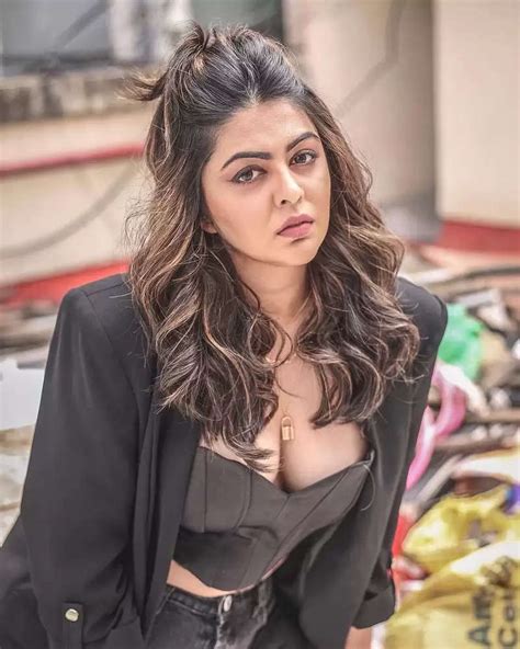 photo gallery shafaq naaz showed her hotness in her latest pictures see her bold pics