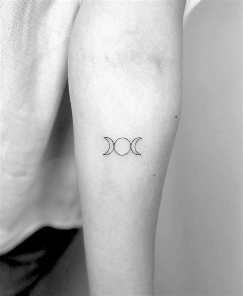 “exploɾe 150 Stunning Moon Tattoo Designs To Inspire Your Next Body Aɾt