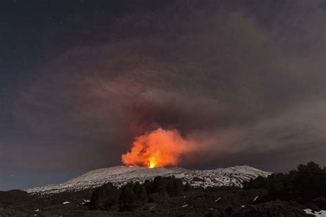Mount Etna Eruption Triggers Violent Explosion 10 Injured Nbc News