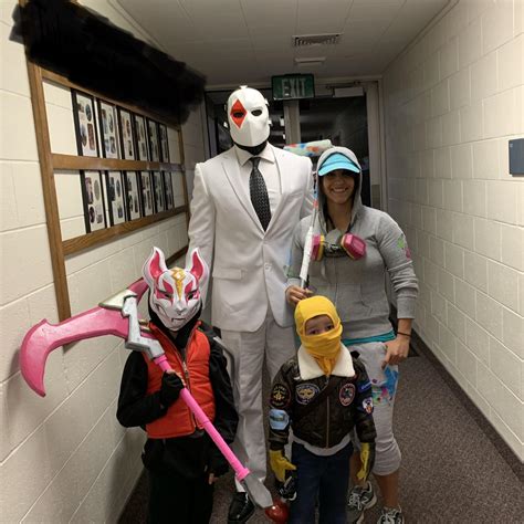 Welcome to next part ,get latest updates of apps, technology, movies.press notification icon for instant updates. Awesome Family Fortnite Costumes (Wildcard, Teknique ...