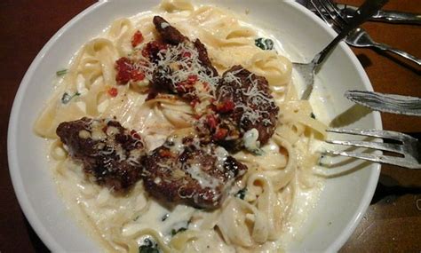 Most of those calories come from fat (55%). Steak Gorgonzola Alfredo - Picture of Olive Garden ...