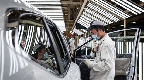 Auto Industry China Is Giving Cash To Car Buyers To Revive Sales