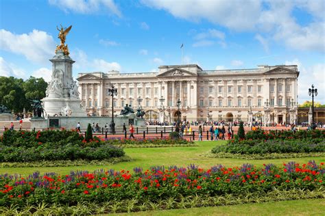 Verfügt über 13 privatgemächer im nordflügel. Royal portraits to be displayed in Buckingham Palace — Yours