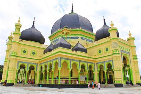 Masjid raya medan merupakan masjid yang dibangun sangat megah pada tahun 1906. Kumpulan Gambar Masjid Terindah di Medan Sumatera Utara
