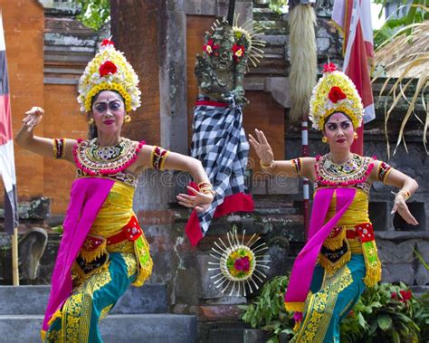 Danse De Barong Dans Bali Image Stock éditorial Image Du Robe 80792099