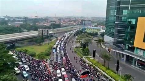 Ini Penyebab Macet Total Di Bundaran Waru Di Hari Pertama Psbb Surabaya