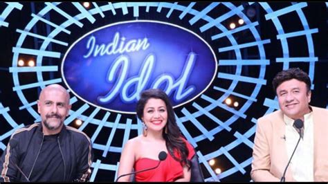 Indian Idol 10 Judges Neha Kakkar Anu Malik And Vishal Dadlani Enjoy Vada Pav Party On The Sets
