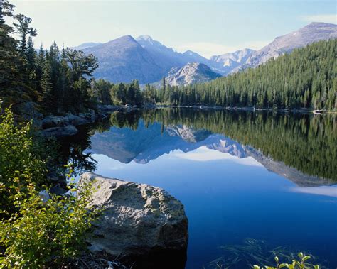 Pastinya pemandangan ini makin lengkap kalau ada gambar pegunungan. Gambar Pemandangan Alam di Dunia - Gambar Lucu