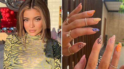 Kylie Jenners Mismatched Nail Polish Is A Cute Look For Short Nails