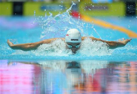Sharing news in eng/hun & translations. 19-year-old Kristof Milak breaks Michael Phelps' 200m fly ...