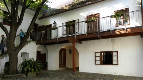 Beethoven haus wien grinzing ab € 1.650, # sq living like beethoven villa in grinzing. Exploring Music: Beethoven's Vienna - WQXR