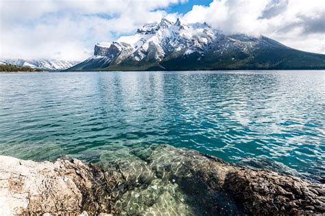 Best Time To See Lake Minnewanka Cruise In Banff And Jasper National