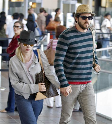 They dated for 1 year after getting together in apr 2007. Scarlett Johansson & Ryan Reynolds Engaged | Access Online