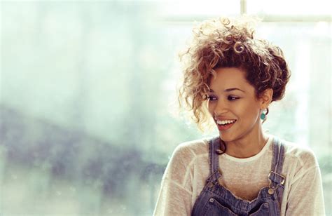 Izzy Bizu Crowned Bbc Music Introducing Artist Of The Year