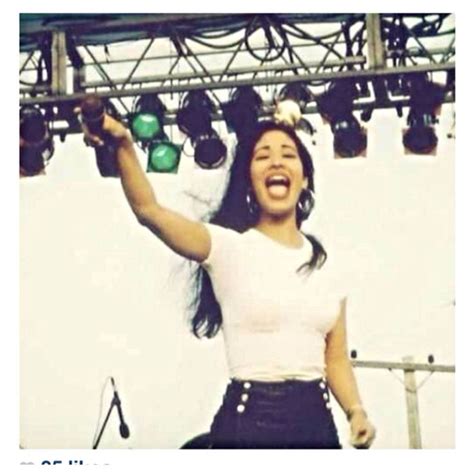 Yet Another Rare Pic Of The Incredibly Beautiful Selena Quintanilla