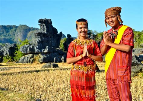 Ciri Khas Dan Filosofi Baju Adat Toraja Budayanesia