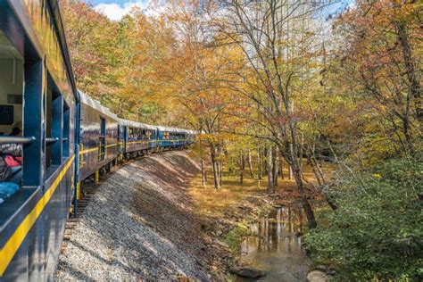 14 Scenic Fall Foliage Train Rides Around The World