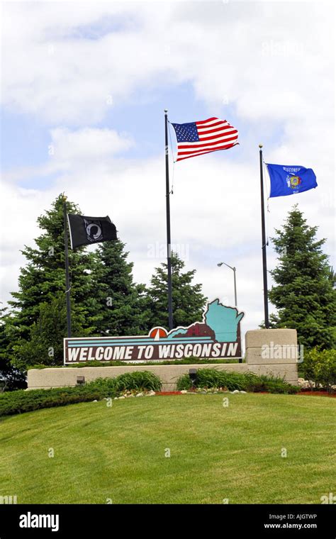 Welcome Wisconsin Sign State Line Stock Photos And Welcome Wisconsin Sign