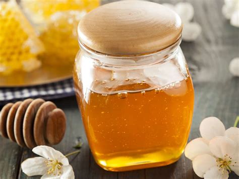 Raw Honey Vs Regular Honey Benefits Risks And Uses