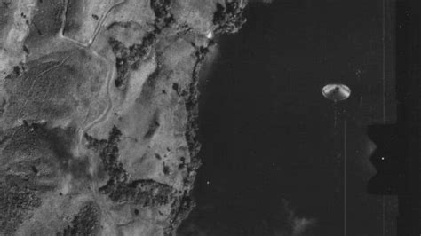 Pilots Spotted Ufo ಪೆಸಿಫಿಕ್ ಮಹಾಸಾಗರದ ಬಳಿ ಯುಎಫ್‌ಓ ಹಾರಾಟ ನೀಲಾಕಾಶದಲ್ಲಿ
