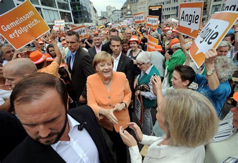 Wahlkampftour In Bonn Und Wiesbaden Wie Merkel Auf Dem Marktplatz Zu