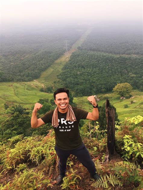 Hari ini kami berpeluang hiking ke bukit botak yang terletak di puncak alam, selangor. Belog Lang: Bukit Botak Puncak Alam, Selagor