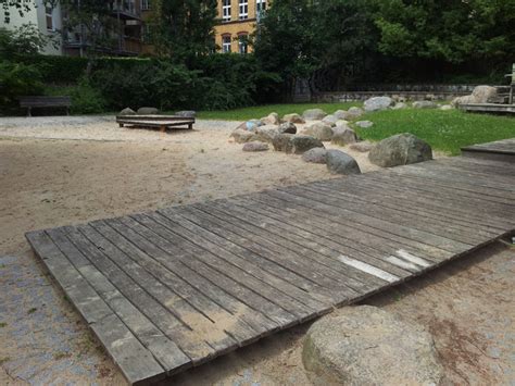 Von kaltschaum bis federkern wann sie eine neue matratze brauchen materialvorteile & härtegrade finden sie ihre ideale matratze! Friedrichshainer Spielplatz hinter dem Frankfurter Tor ...