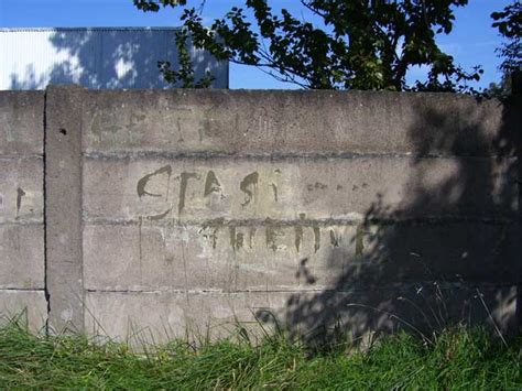 Mit rund 150 mitarbeitern werden jährlich ca. Wanderung durch das Rehhahn-Wäldchen zum Ostkirchhof