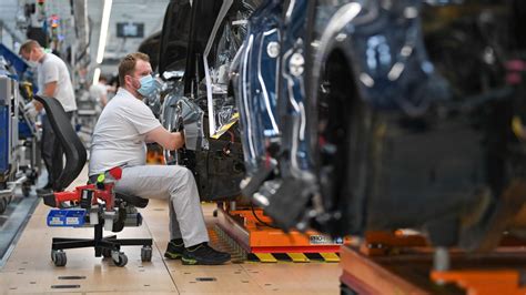 Audi Schickt Wegen Chipmangel Mehr Als 10 000 Mitarbeiter In Kurzarbeit