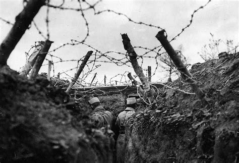 French Lookouts Posted In A Barbed Wire Covered Trench Ww1 1600 ×