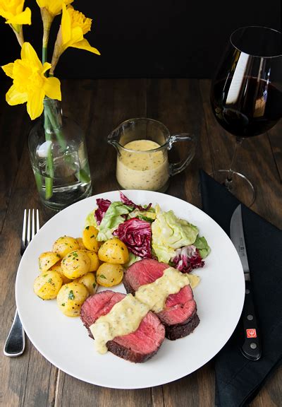 Crush the garlic, add in the peppercorn and 1 tablespoon of oil. chateaubriand with bearnaise sauce recipe | use real butter